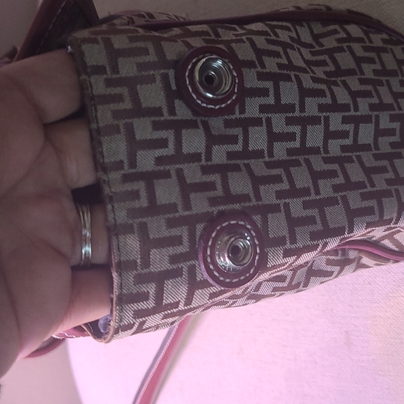 Tommy Hilfiger Handbag W/ Jean deatil - Picture 7 of 7